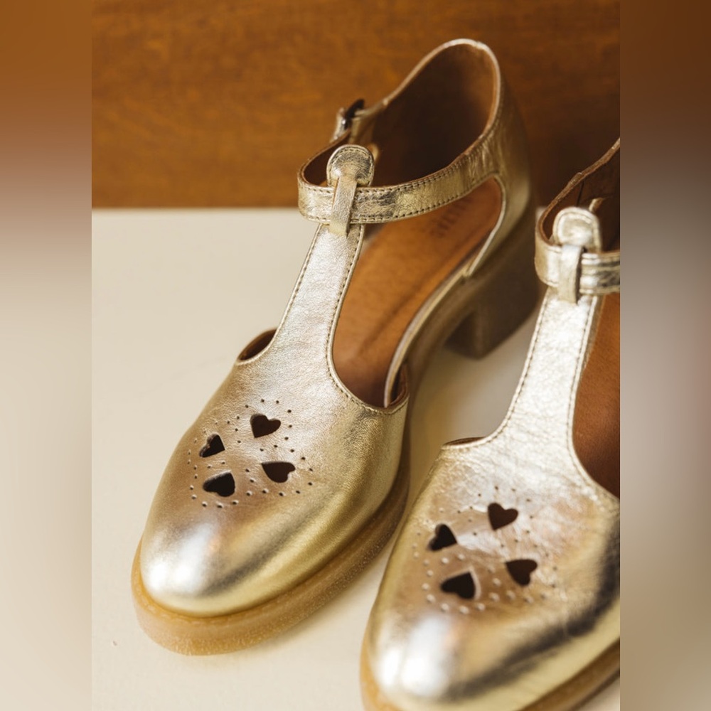 Classic French Shoe: Balzac Paris Light Gold Rosie Sandals
